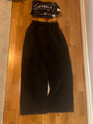 Batman YoungLA - Kvitto finns!!!  Hör av vid minsta fundering👉📩👍🙏.(byxorna är oversized.) Aldrig använda!