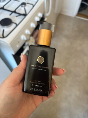Rituals Precious Amber handtvål -  handtvål från Rituals Private Collection i doften Precious Amber. Innehåller 110 ml 