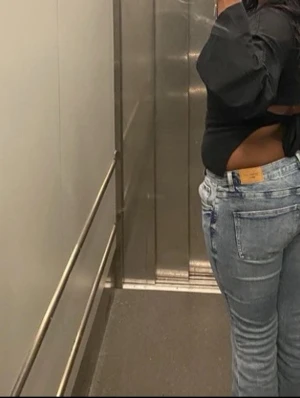 Blå jeans  - Bootcut jeans från Gina tricot. Jätte fina men tyvärr blivit för stora. 