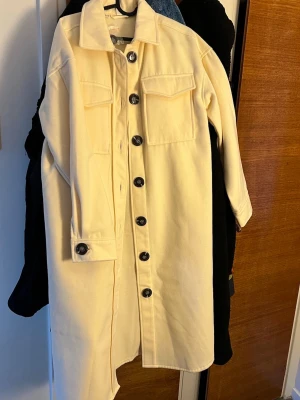 Kappa  - Aldrig använd, crame vit 