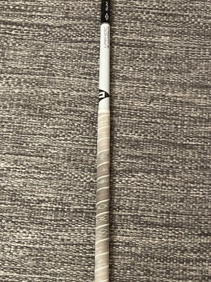 Unihoc innebandyklubba Carbskin slim - 92cm skaft med inga märken, jag har använd de i en cup där jag säljer för 1500 men pris kan diskuteras org pris 1700