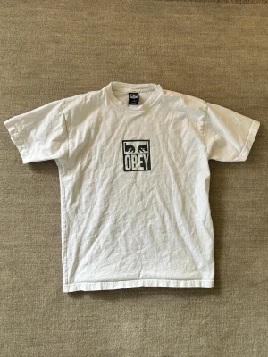 Obey T-shirt  - Sjukt snygg Obey tisha i 100% | Storlek S men passar M | Allt tvättas innan det skickas iväg | Skriv om minsta funderingar | 