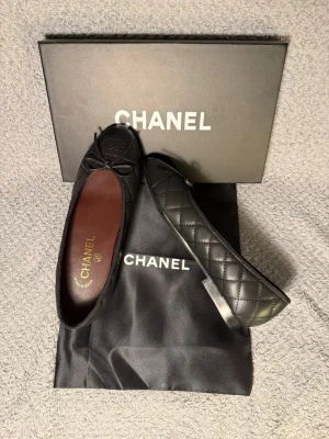 Ballerinaskor (37/Black) - Great condition. Comes with the box and dustbag. Same day shipping. Feel free to ask questions ;)