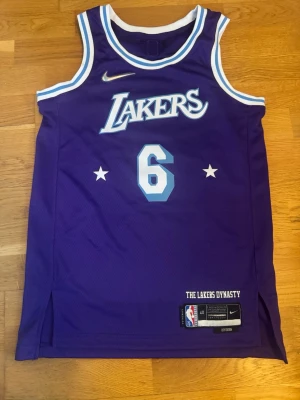 LA lakers city edition jersey - Aldrig använd, säljer den då den inte kommer till användning