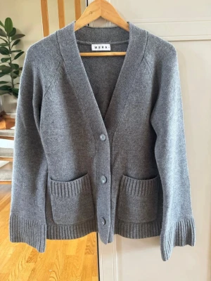 Wera kofta - Jag säljer min wera kofta som jag inte har använt så många ggr 💞💞Strl xs! Jag köpte den från Åhlens för 800 kr