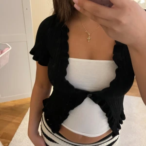 Svart kofta  - Köpt på plick, lite för liten på mig.