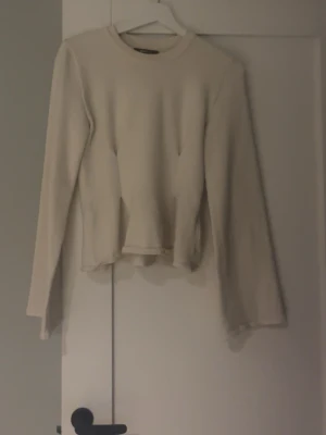 Stickad från Gina  - Stickad tröja från Gina använd få gånger storlek S