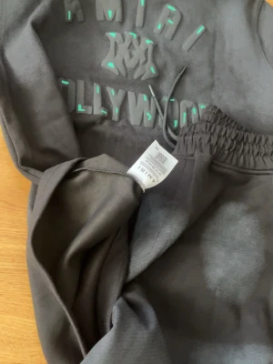Amiri set - Väldigt snygg väldigt sköna och snygga inför sommaren och väldigt bra kvalité helt ny