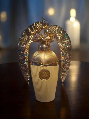 Afeef - Top notes are Peach, Pink Pepper and Bergamot; middle notes are Tuberose, Orange Blossom and Jasmine; base notes are Amber, Praline, Sandalwood and Patchouli.