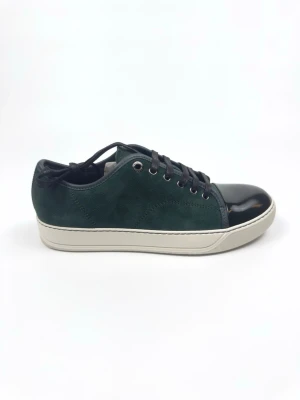 Lanvin Cap Toe sneakers (helt nya) - Lanvin Cap Toe sneakers. Storlek UK 5 / 39. Skick 10/10 - Helt nya aldig testade. Tillbehör: Box, Dustbags. Nypris ca 5200kr. 100% autentiska.