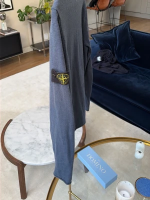  tröja Stone Island - Snygg långärmad tröja från Stone Island. Köpt för ca 4000 kr! Pris kan diskuteras