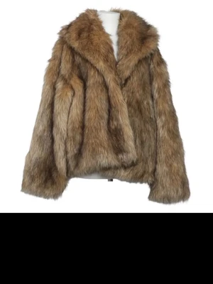 Pälsjacka - Pälsjacka faux fur från GinaTricot i mycket gott skick. Sparsamt använd. Köpt 2025. 