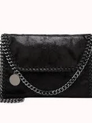 Väska - Snygg väska som är liknande till Stella McCartney💕använt den 4-5 gånger💕fint skick och den har mycket utrymme💕fick den i present!!