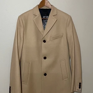 J.Lindeberg rock - Hej, säljer en J.Lindeberg rock i modellen Wolger melton, storlek 48/M. Använd enbart något tillfälle. . Tveka inte på att höra av er. 