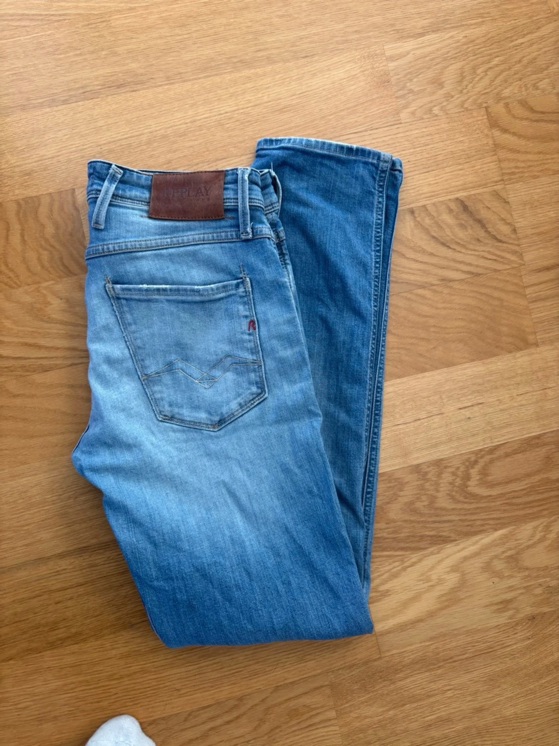 Ljusblå slim fit jeans från Replay - 1