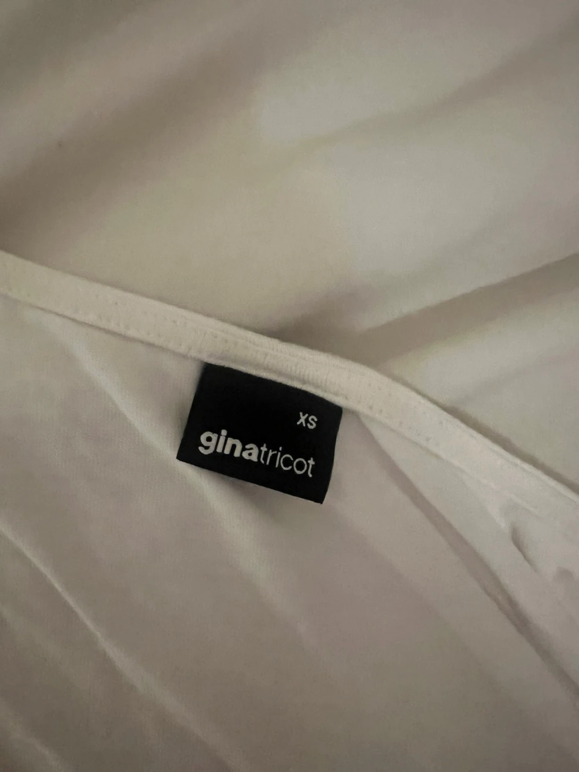 Vit långärmad topp med vid ringning - 3