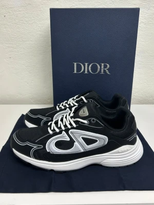 Dior B22 Skor - Helt ny aldrig använd. Storlek: 44. Snabb frakt