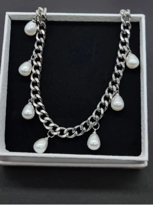 Handgjort halsband med pärlor  - Material-rostfritt stål.  Längd-40cm,  kedjetjocklek-6,5cm #54