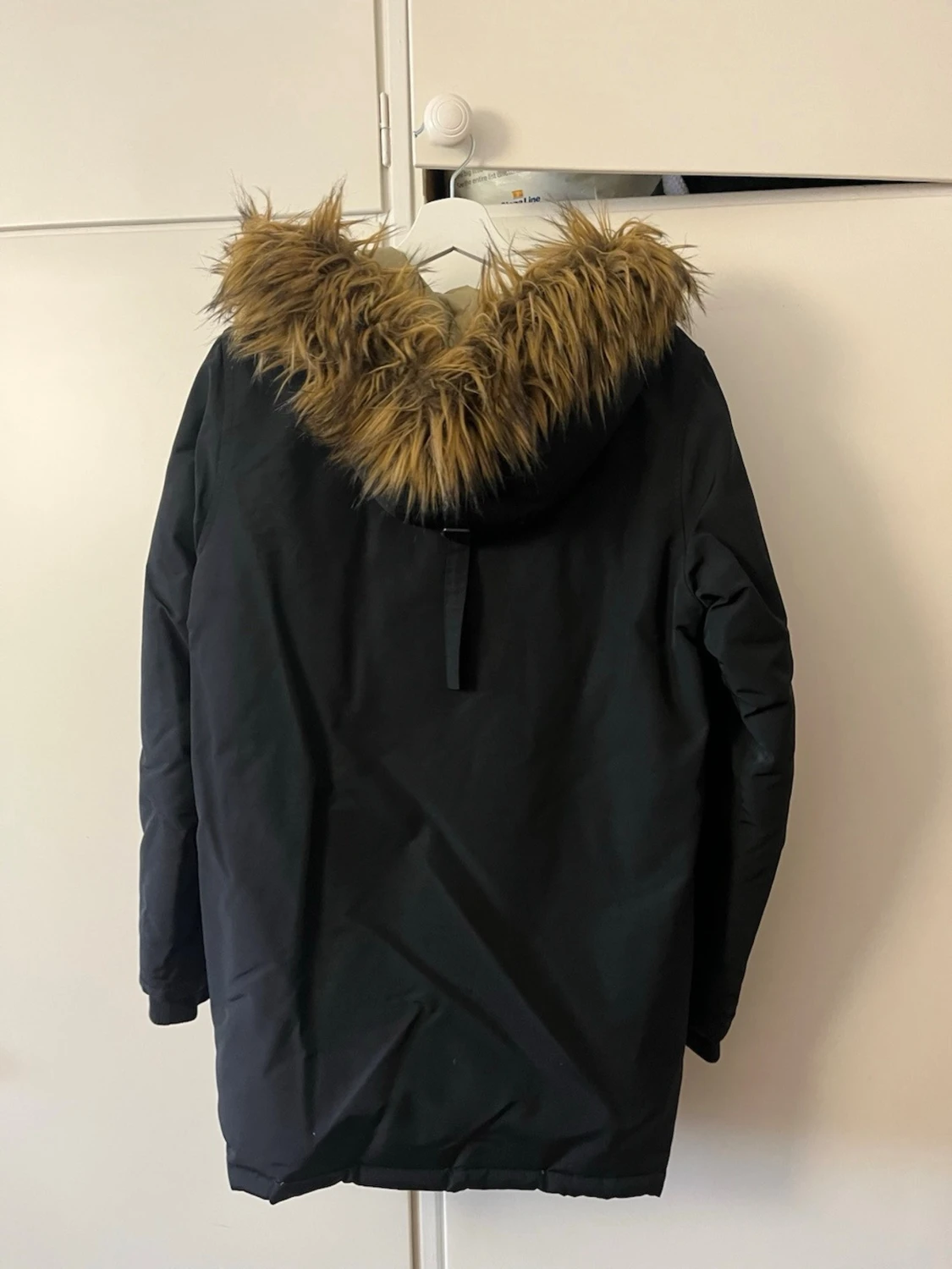 Svart parkas från Svea med fuskpäls - 1