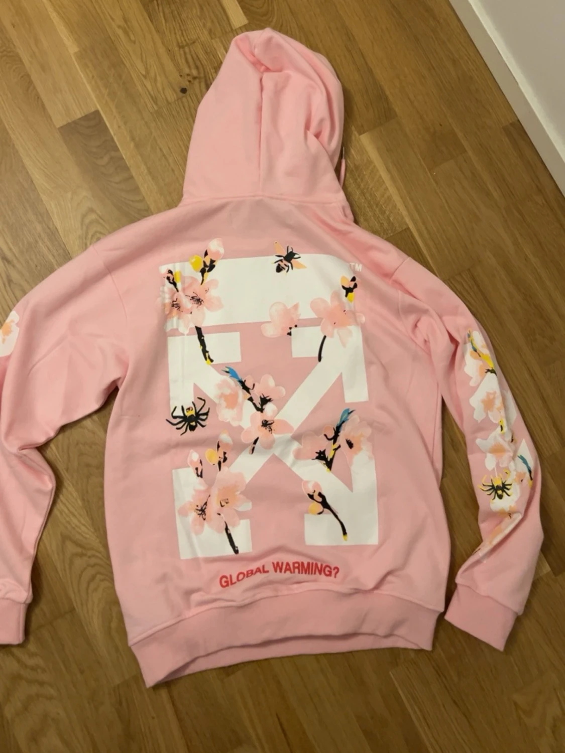 Rosa Off-White hoodie med blommor