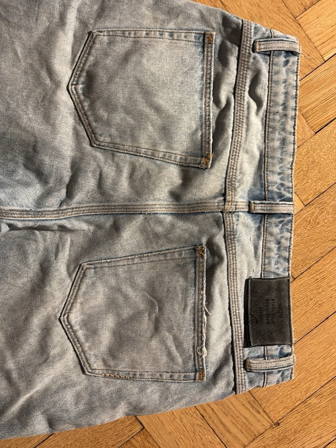 Ljusgrå raka jeans - 2