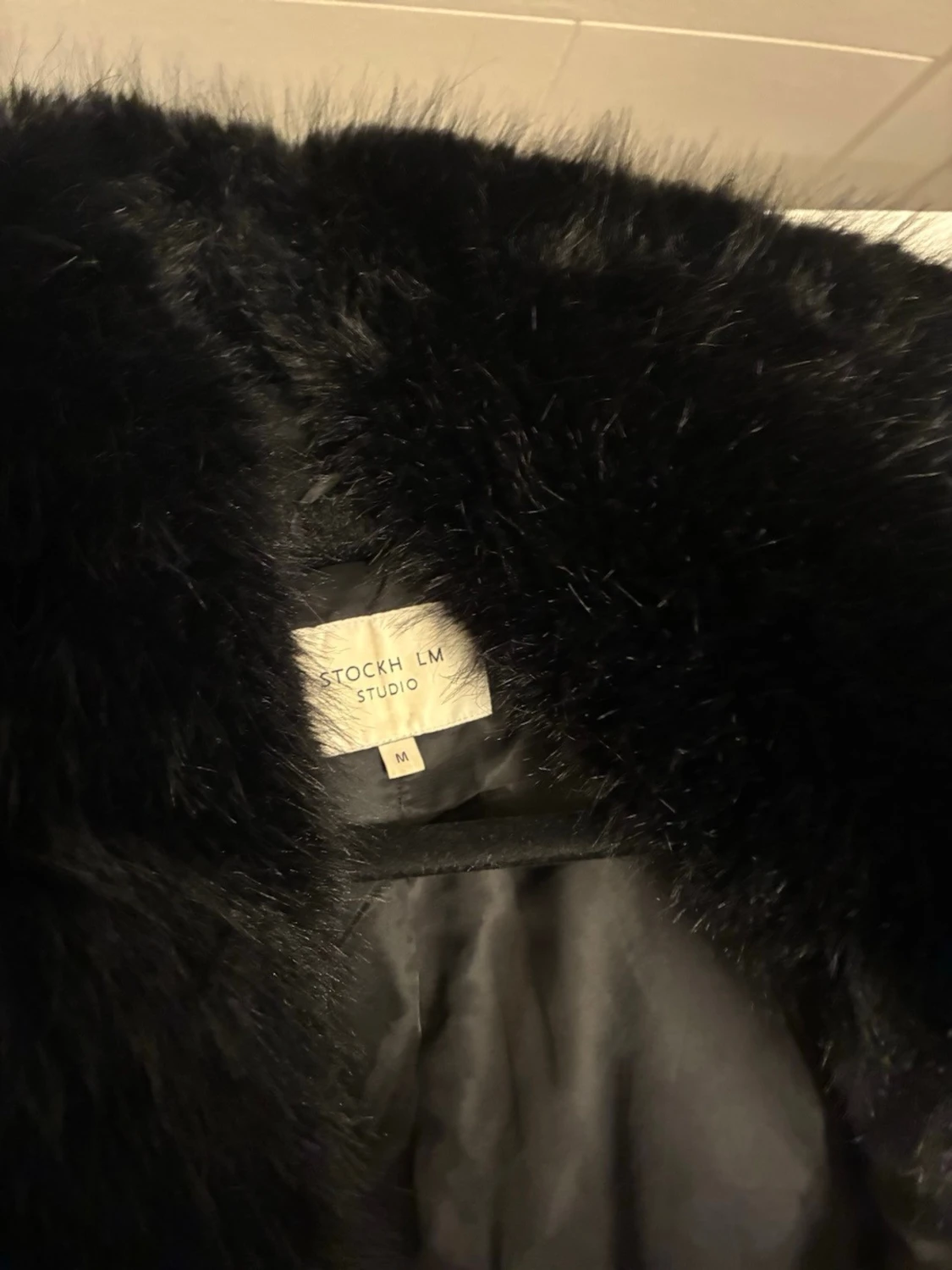 Svart fuskpälsjacka från STOCKH LM - 1