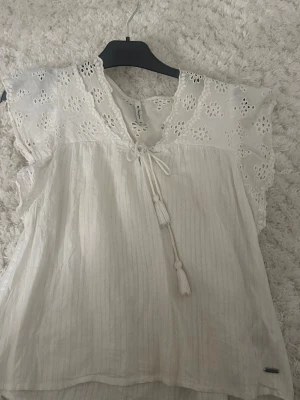 Blus - Så snygg blus från Pepe jeans, bra skick och perfekt för våren och sommaren!❤️