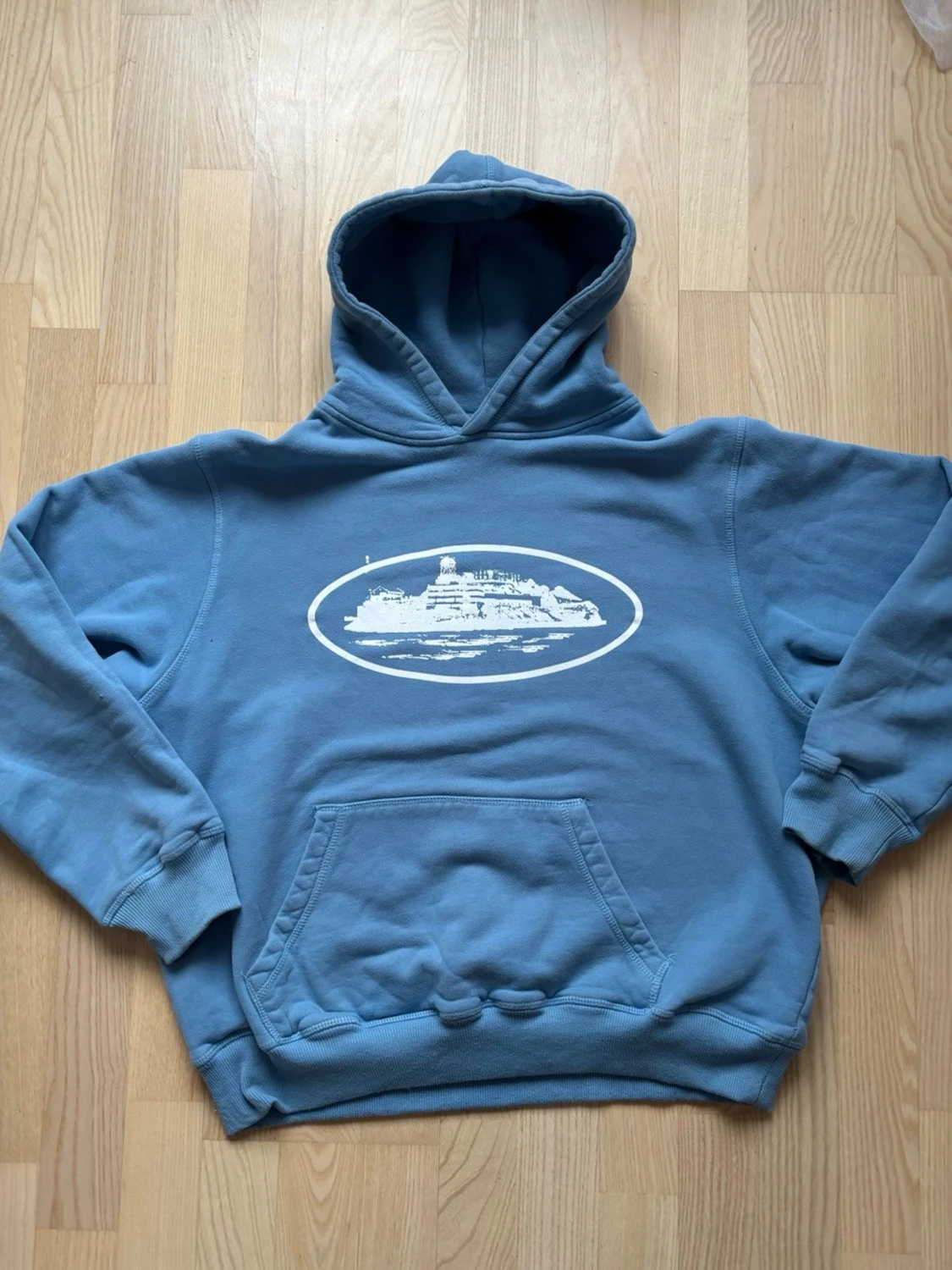 Blå hoodie från Corteiz