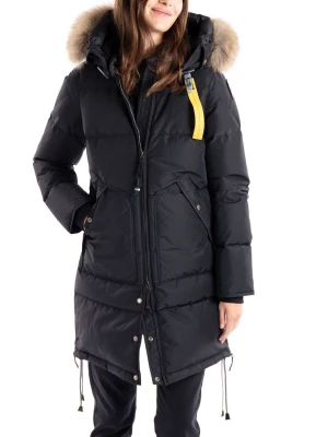 Svart dunjacka med pälshuva Parajumpers - Lång svart dunjacka från Parajumpers med stor huva kantad av äkta päls och en gul detalj vid halsen. Jackan har dragkedja, tryckknappar, snörning nedtill och två snedställda fickor framtill. Perfekt för kalla dagar och riktigt snygg streetstil.