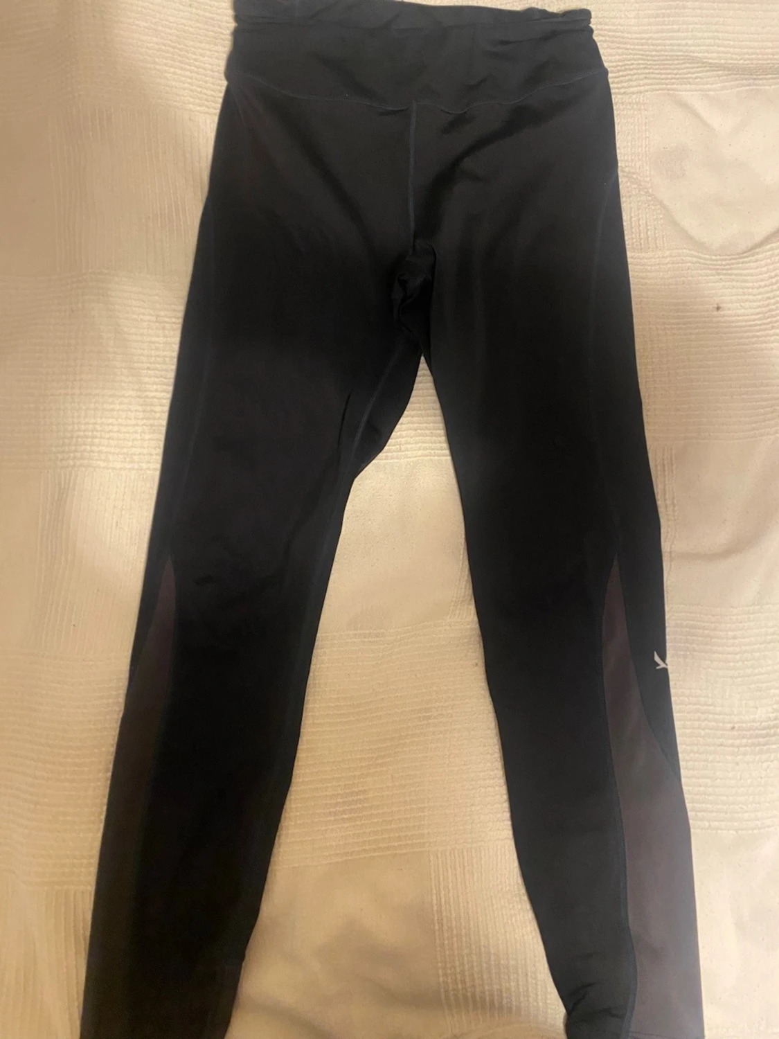 Svarta leggings från Puma med meshdetaljer