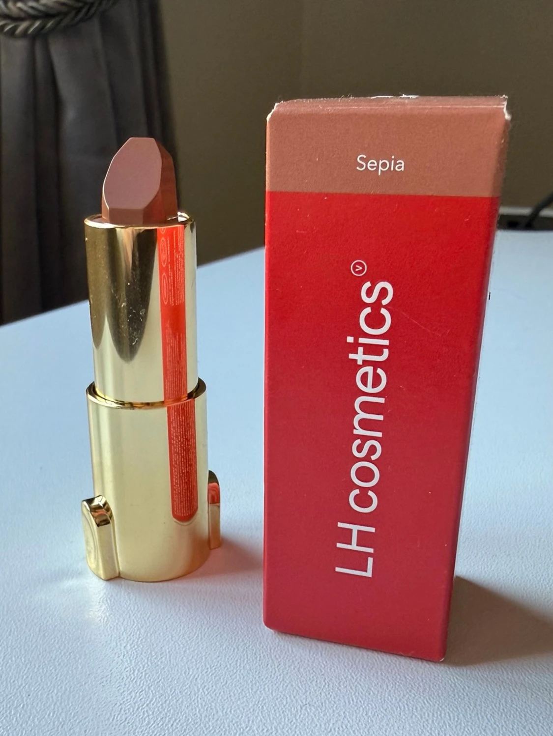 LH Cosmetics Majestic Läppstift Sepia Nytt Oanvänt