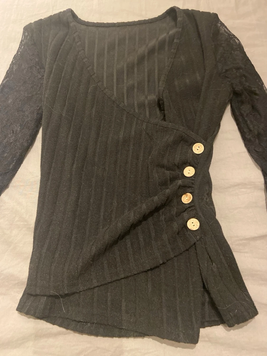 Svart omlottopp med spetsärmar - 1