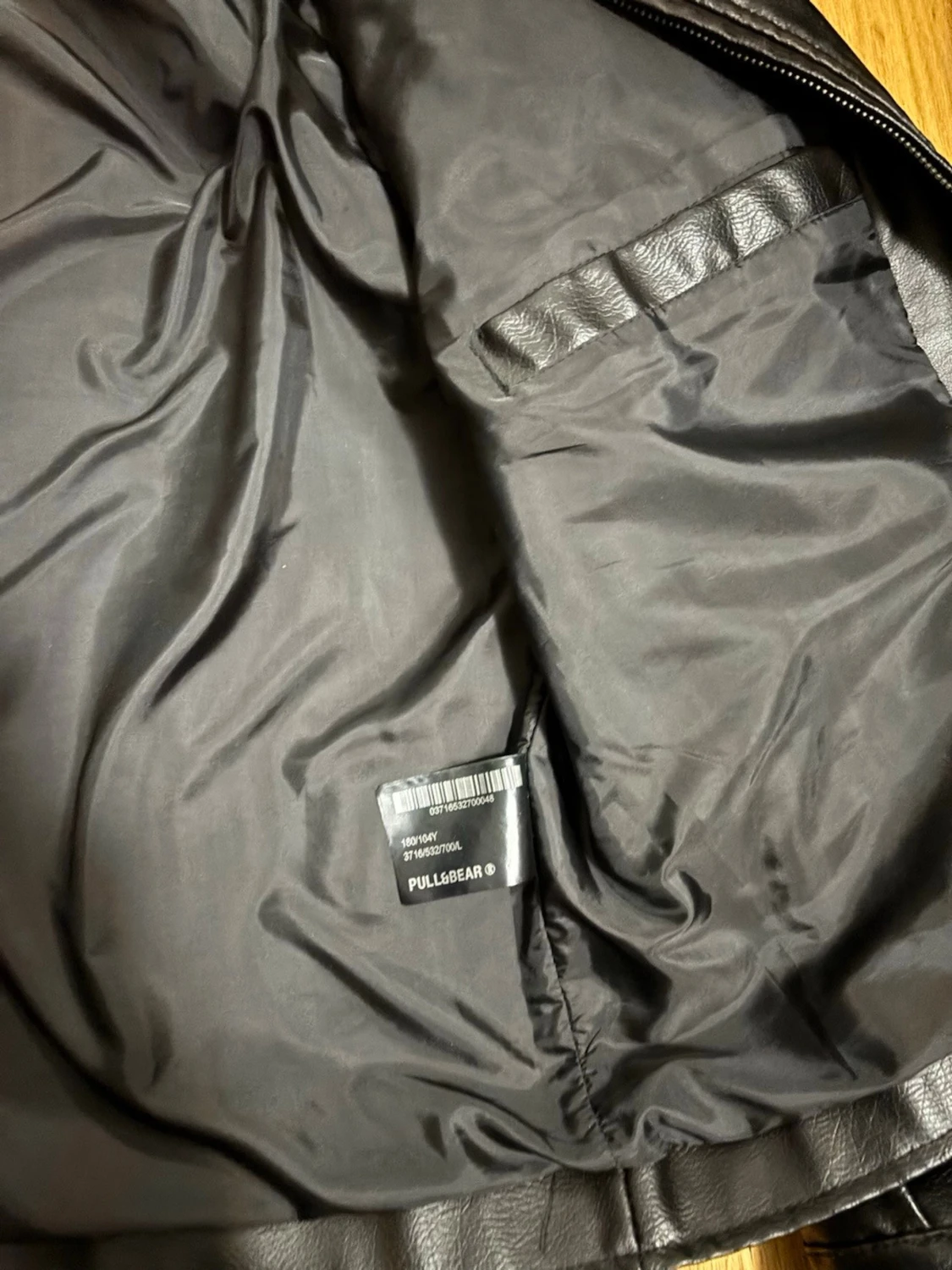 Svart läder jacka - Pull and bear  - 3