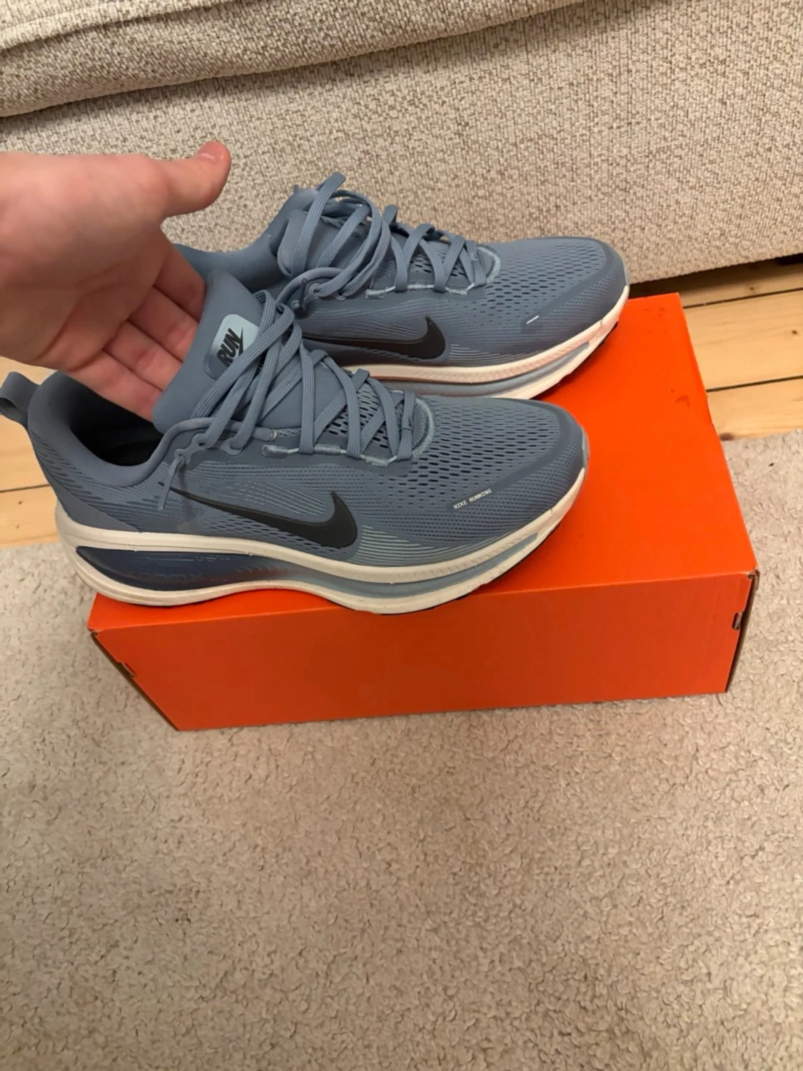 Ljusblåa nike zoomx skor - 1