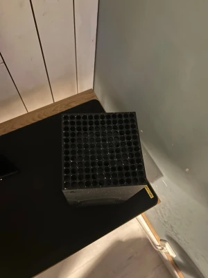 Xbox series x limited edition halo - Ett väldigt bra Xbox är ungefär 2-3 år gammal knappt använd och k bra skick. Ligger på 120 fps stabilt i nästan vilket spel som helst