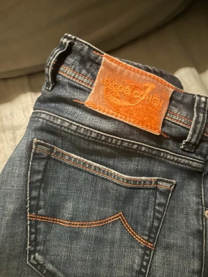 Jacob Cohen Jeans  - Jacob Cohen jeans i bra skick, jäkligt snygga. Storlek 31. Modell: 622 Comfort. Väldigt sköna och man känner att de är exklusiva. Nypris: 4000kr +. Om frågor så skriv! Snabbt köp-bättre pris!