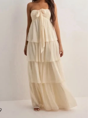 Balklänning  - Säljer min gamla balklänning endast använd 1 gång💗