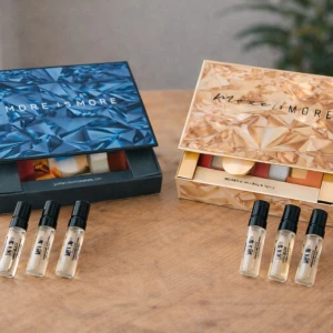 ✨ More is More – parfymset (2 boxar) JUDITH LIEBER - Original  - Två exklusiva set med flera doftprover – perfekt för att testa olika stilar eller hitta din favorit. 👫 Kön: Unisex 🌿 Variation av fräscha, varma & sensuella toner ✨ Perfekt att ha med i väskan 🎁 Grym som present 📦 Nya i box #parfym #unisex #samples #doft #plick #perfume #set #lyx