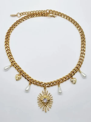 18K guldpläterat halsband med pärlor och hjärta  - Material-18K guldpläterat rostfritt stål 304 och Zirconia kristall. Kedjetjocklek-7mm. Högkvalitativt #14+