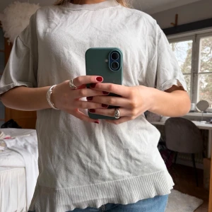 Stickad oversized t-shirt  - Snygg stickad T-shirt 