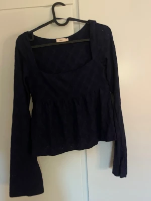 Långärmad topp  - Fin marinblå långärmad topp från Nelly💖knappt använd i storlek S🤗