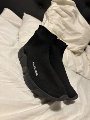 Svarta  Speed Trainer - Säljer ett par svarta Speed trainer