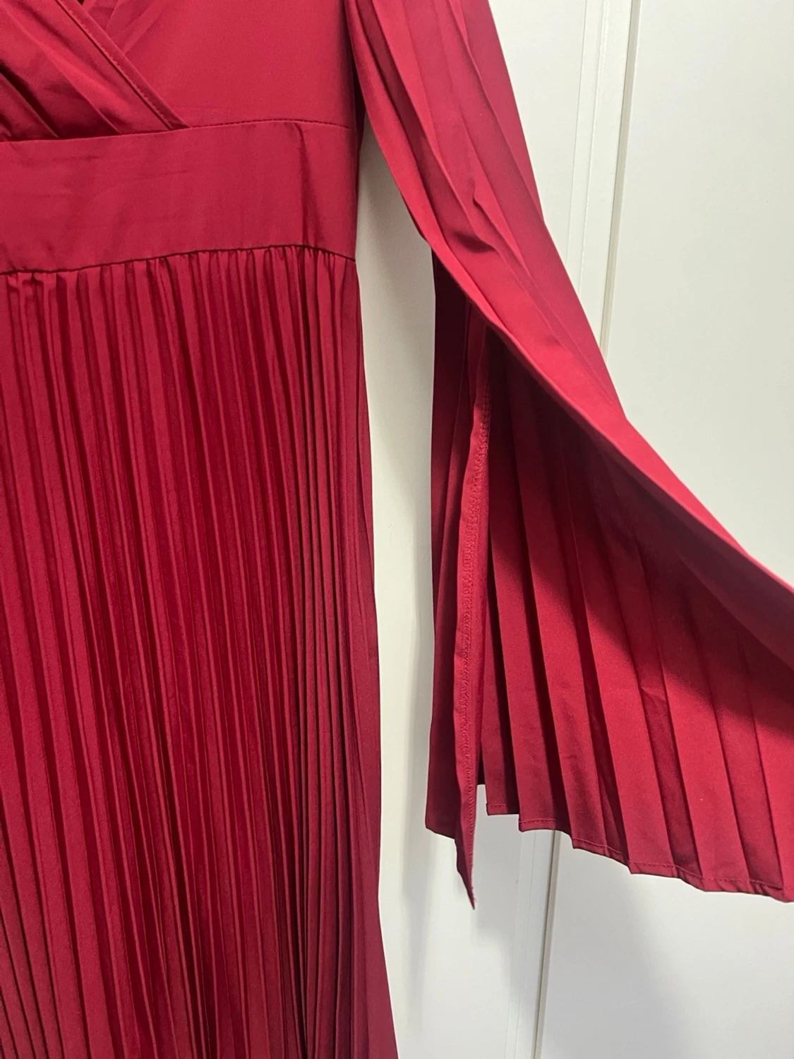 Vinröd plisserad långklänning - 1