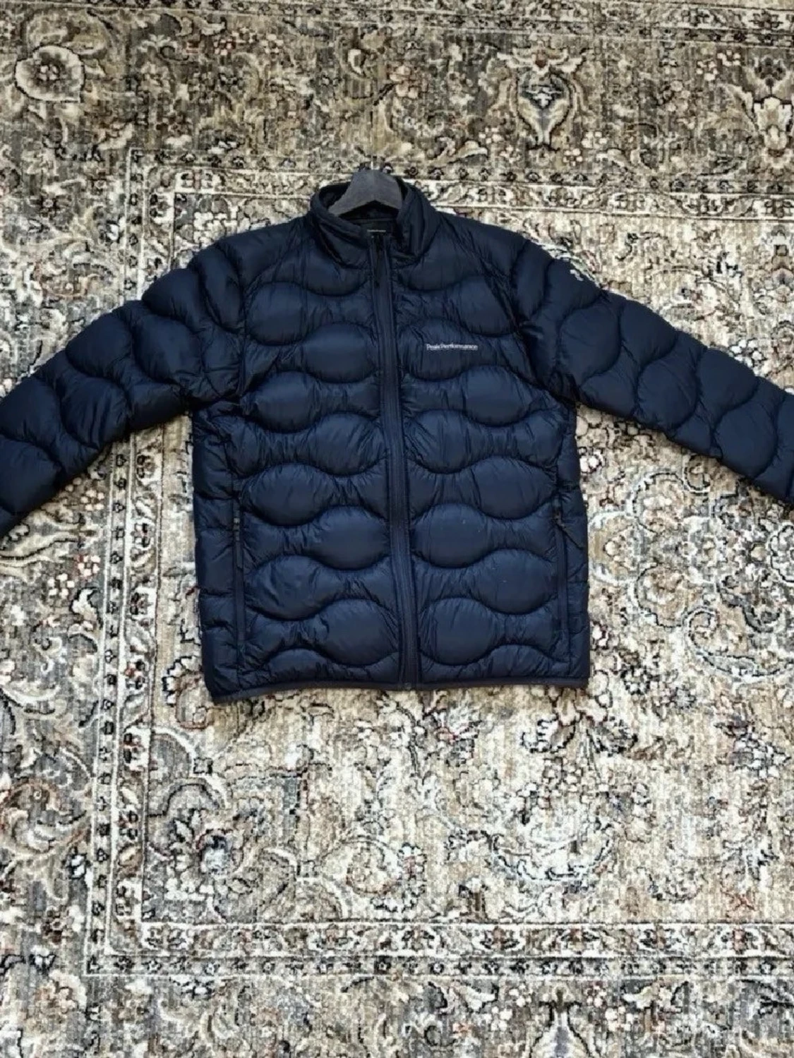 Mörkblå dunjacka från Peak Performance