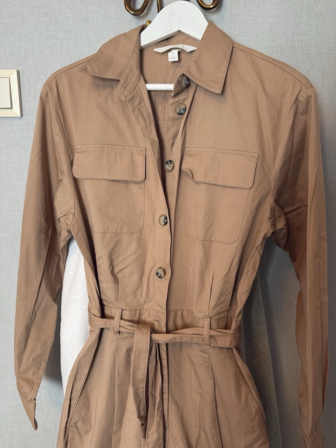 Beige utility jumpsuit med bälte - 1