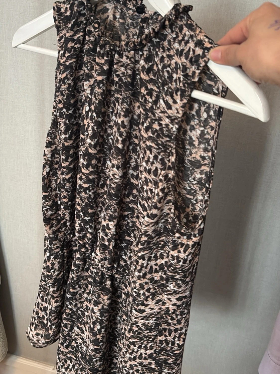 Leopardmönstrad ärmlös blus - 1