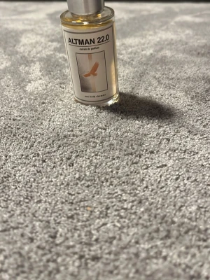 Oneboldchemist parfym  - Säljer en one bold chemist parfym ny pris är 350 kr använd 1-2 gånger. Ni får med 2 små parfymer en Hugo boss och en replay kan diskutera pris snabb affär 