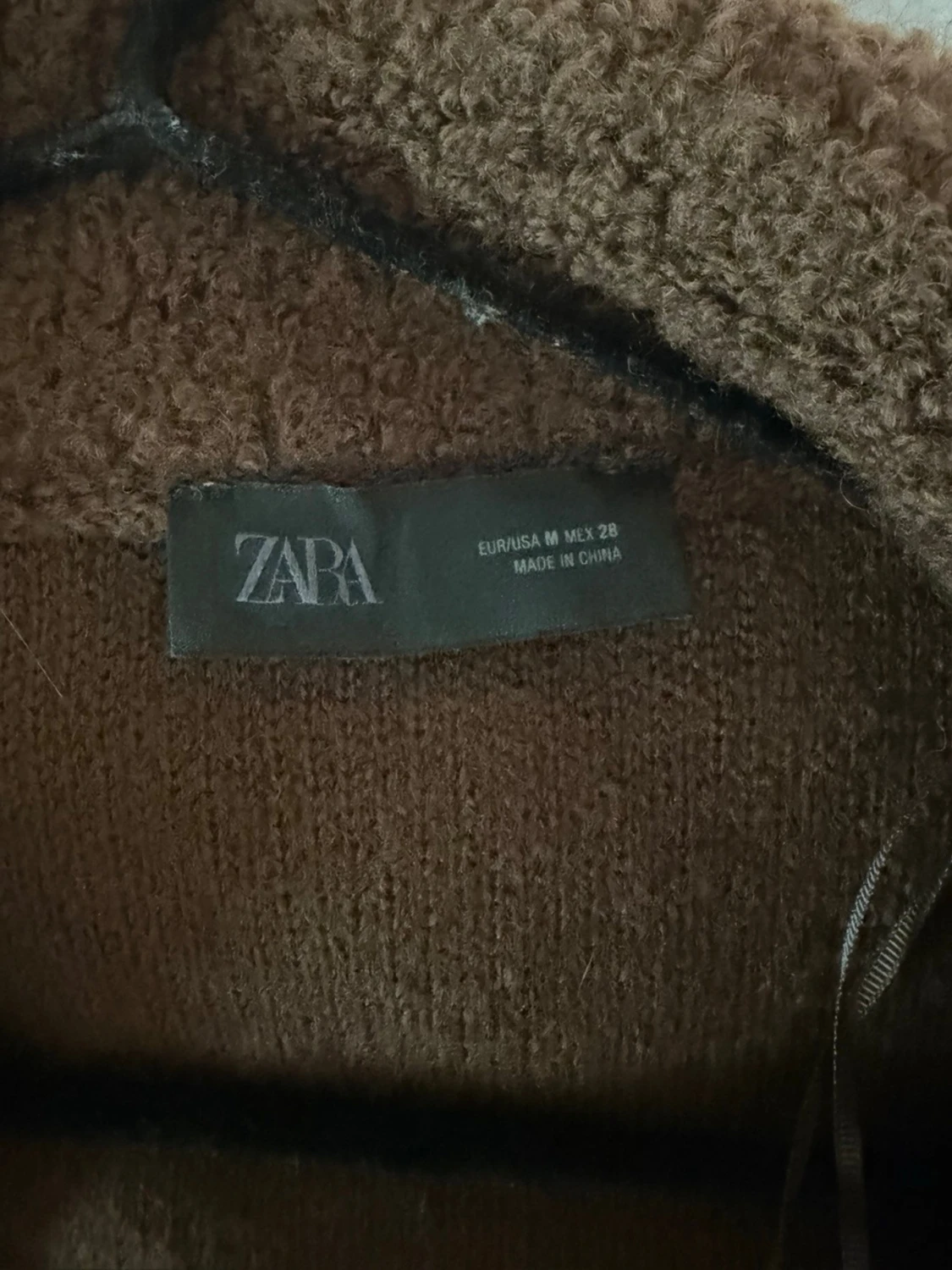 Brun fluffig ziptröja från Zara - 3