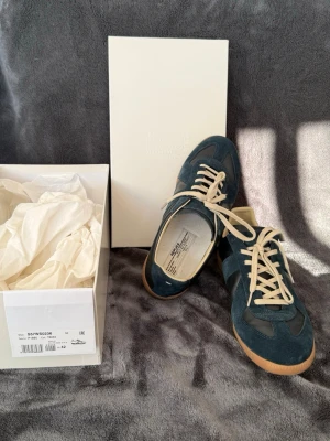 Maison Margiela (42/Navy) - Great condition margiela gats, never worn. Completely new. Comes with box and dustbags (everything included in the picture). Same day shipping. 