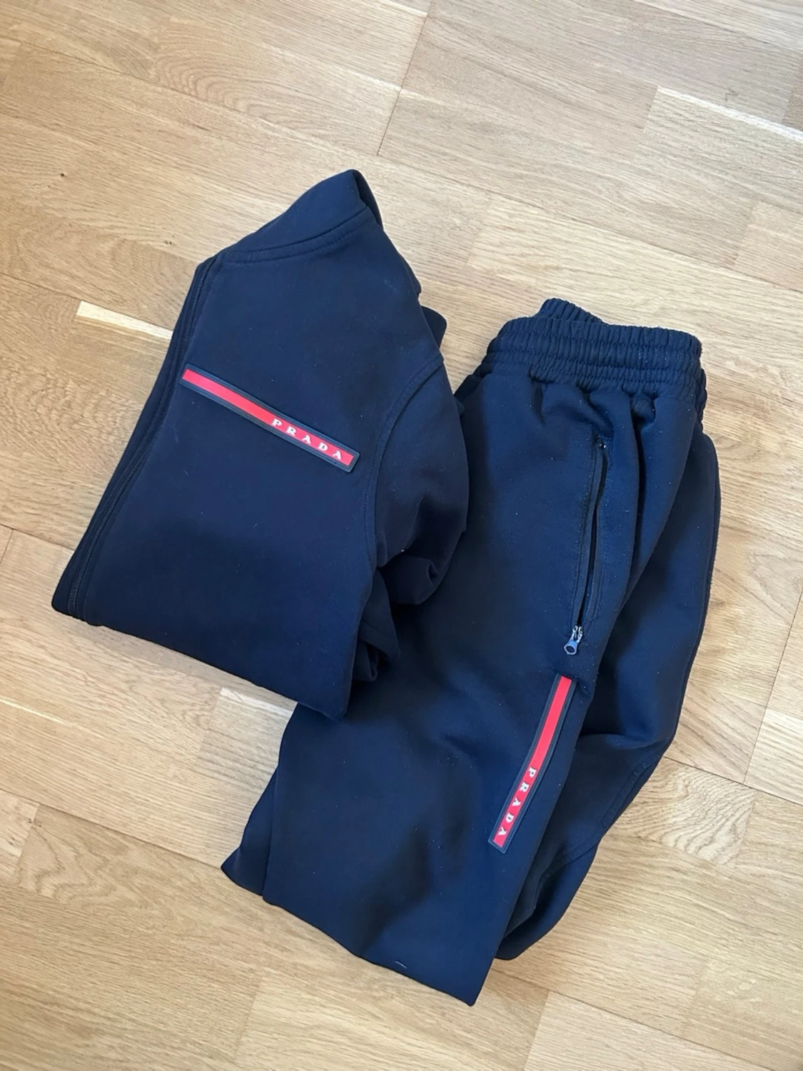 Svart set från Prada med huva - 1